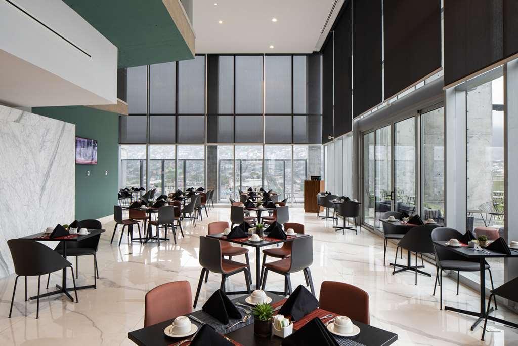 Hotel Galeria Plaza Monterrey Restaurante foto The restaurant