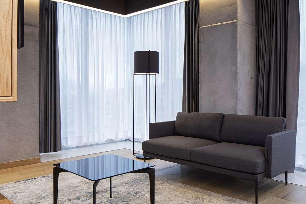 Hotel Galeria Plaza Monterrey Habitación foto A floor lamp