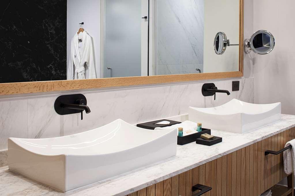 Hotel Galeria Plaza Monterrey Exterior foto Bathroom