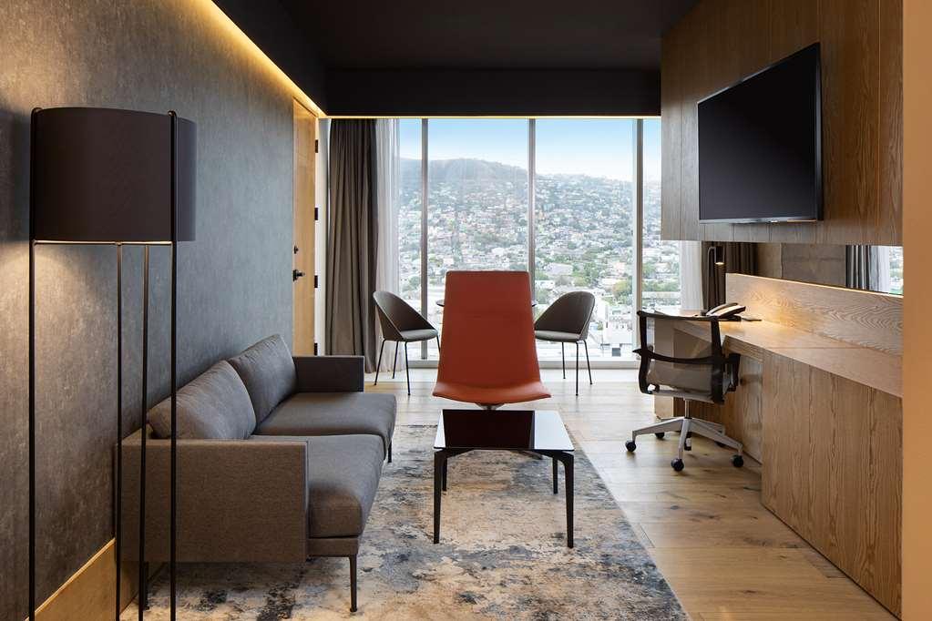 Hotel Galeria Plaza Monterrey Habitación foto A suite at the hotel