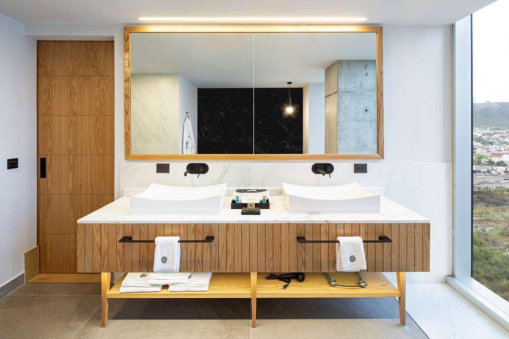 Hotel Galeria Plaza Monterrey Exterior foto Bathroom