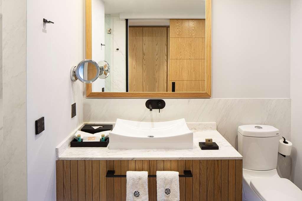 Hotel Galeria Plaza Monterrey Exterior foto Bathroom