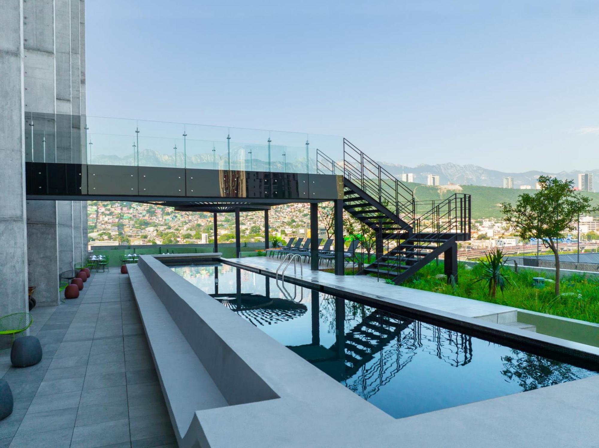 Hotel Galeria Plaza Monterrey Exterior foto Skyline Residences