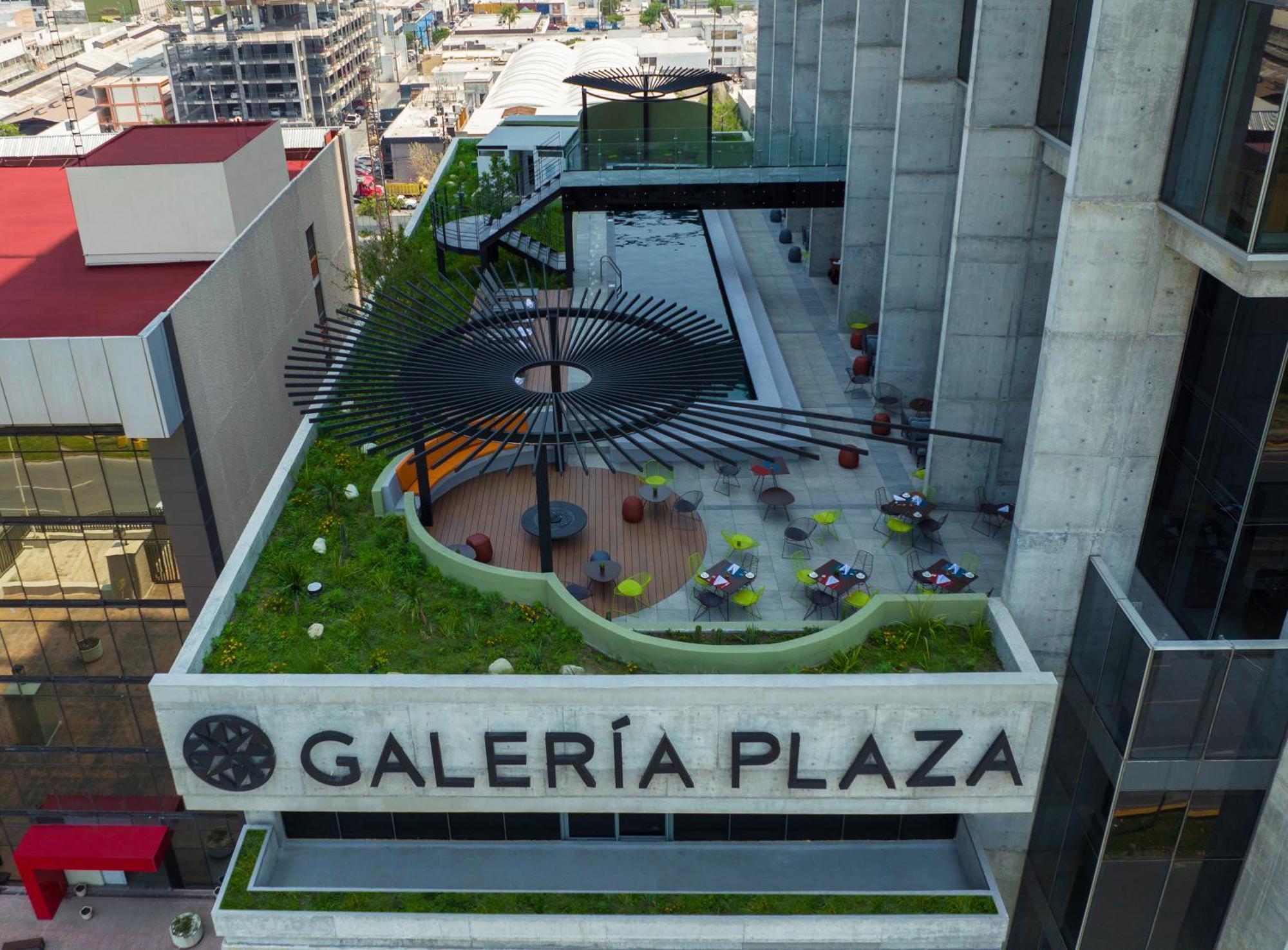 Hotel Galeria Plaza Monterrey Exterior foto Rooftop of the shopping mall