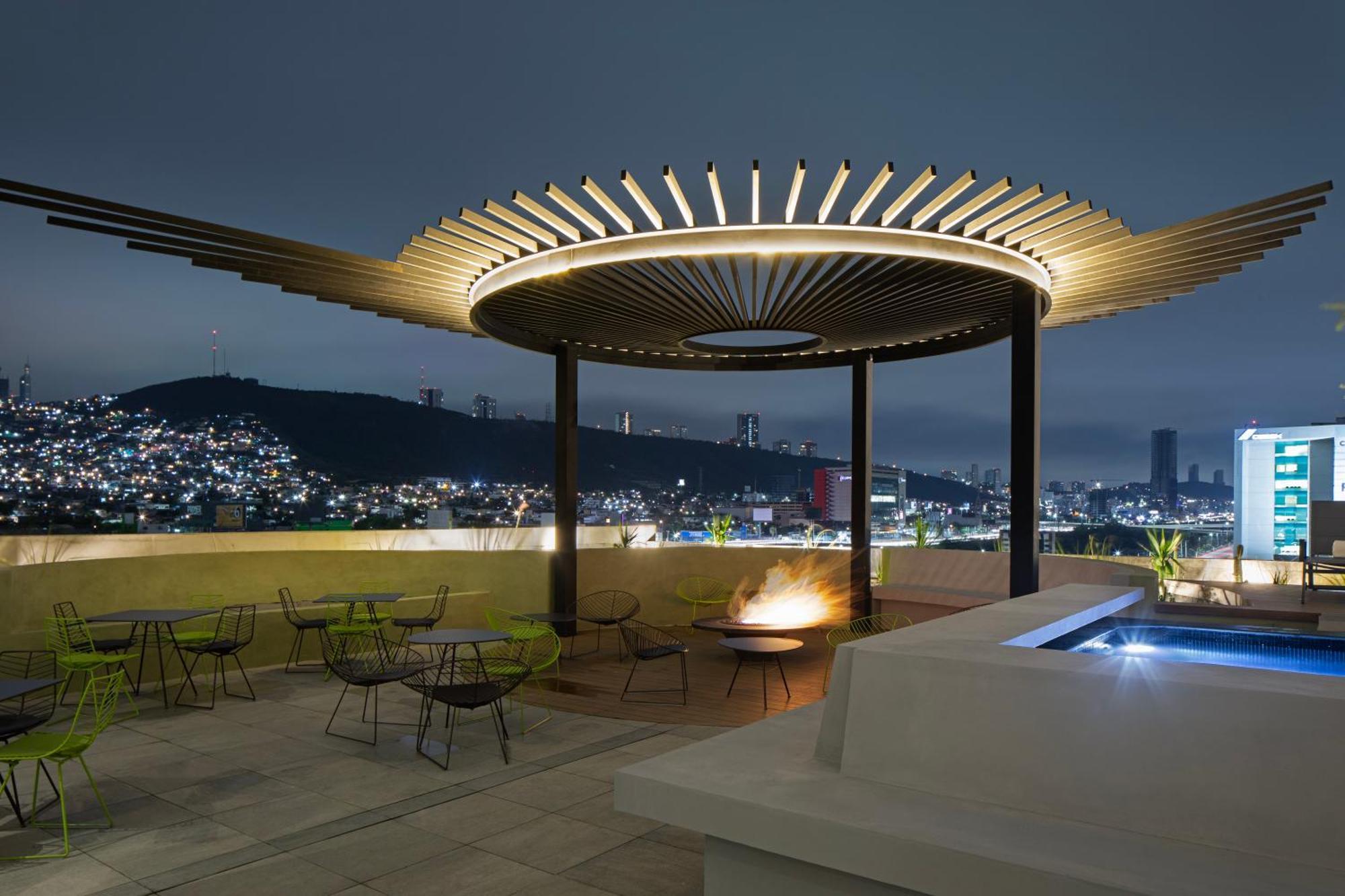 Hotel Galeria Plaza Monterrey Exterior foto Skyline