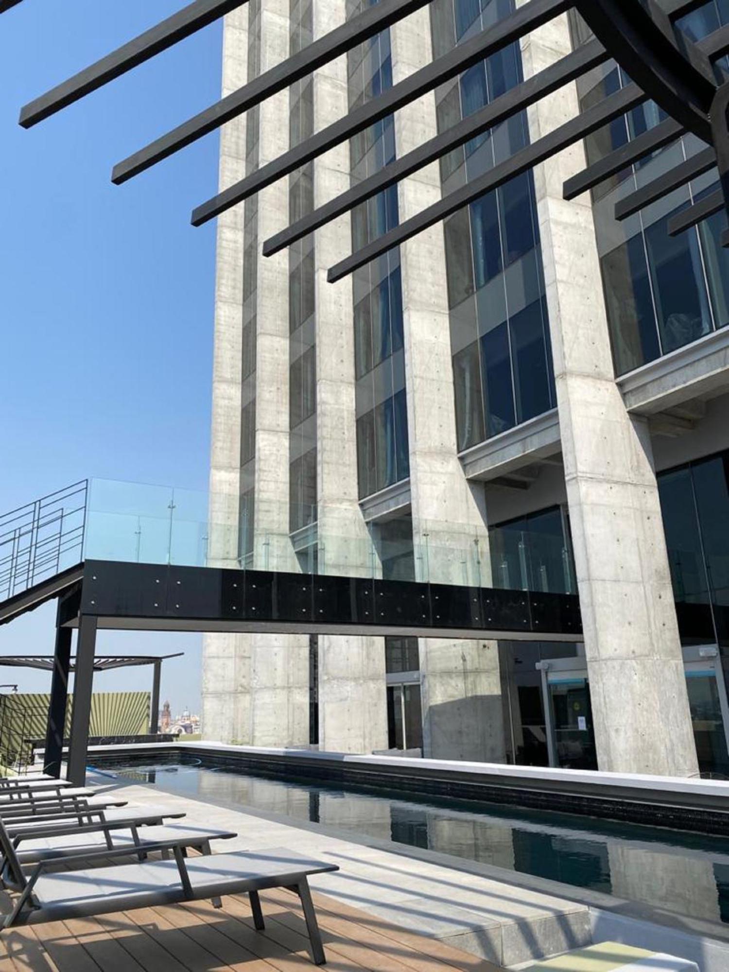 Hotel Galeria Plaza Monterrey Exterior foto The Skywalk